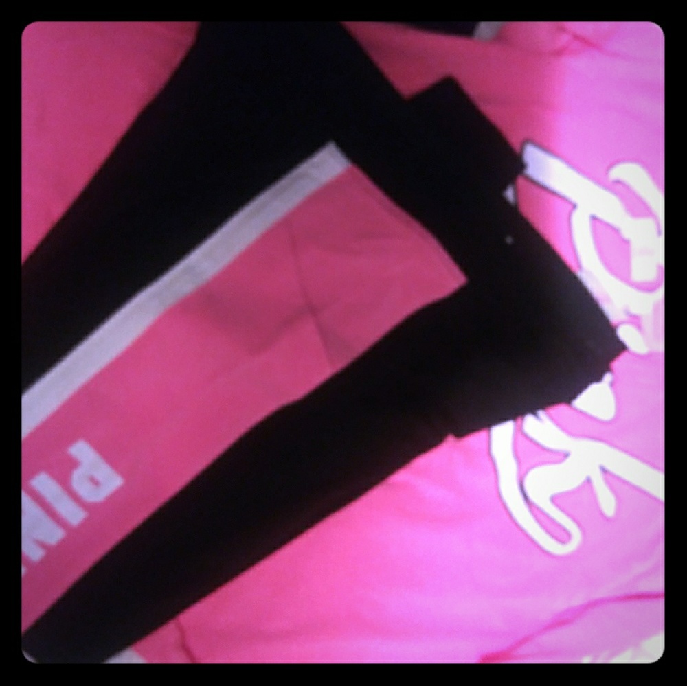 Campus leggings and pink tee